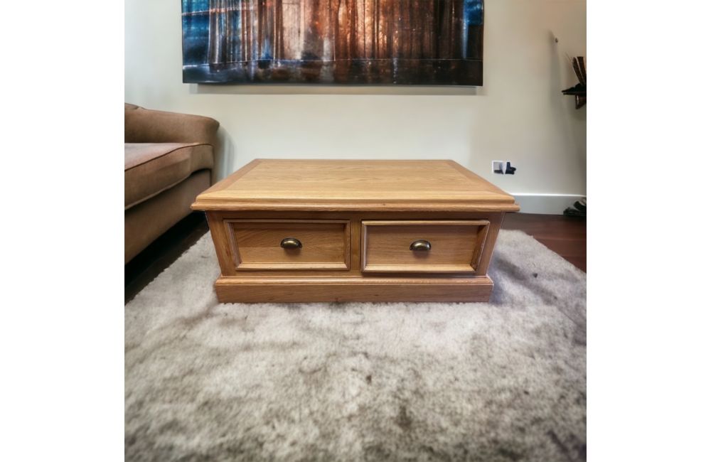 End table deals with basket drawers